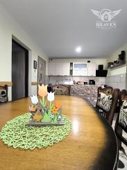 Ponúkame na predaj štýlový dom s veľkým pozemkom a garážou