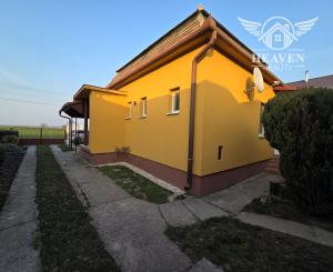 Ponúkame na predaj rodinný dom v Iži