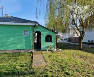 Ponúkame na predaj rod.dom s veľkým pozemkom v Ímeli