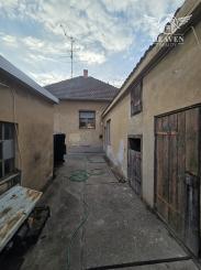 Ponúkame na predaj rodinný dom v Komárne