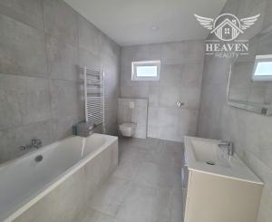 Z poverenia majiteľa ponúkame  4-izbový dom vo Vlčanoch