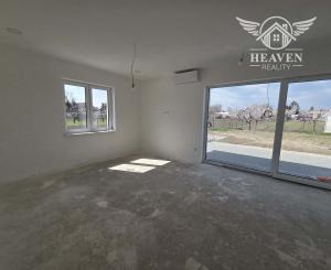 Z poverenia majiteľa ponúkame 3 - izbovú novostavbu vo Vlčanoch