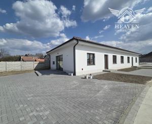 Z poverenia majiteľa ponúkame 3 - izbovú novostavbu vo Vlčanoch