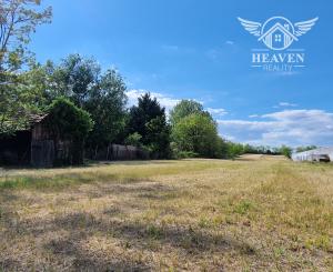 Ponúkam na predaj veľký pozemok s rozlohou 3765 m² v meste Nesvady