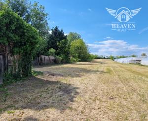 Ponúkam na predaj veľký pozemok s rozlohou 3765 m² v meste Nesvady