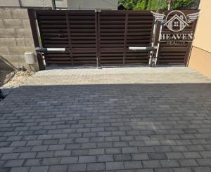 Ponúkame na predaj dom v centre Kolárova