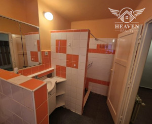 Na predaj 2‑izbový, čiastočne zrekonštruovaný byt v Komárne ul. Zváračská