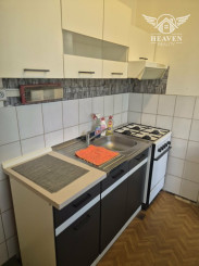 Ponúkam na predaj 1‑izbový byt s loggiou v pôvodnom stave na ulici Generála Klapku v Komárne