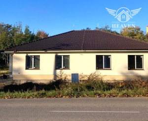 Moderný rodinný dom s veľkorysým pozemkom vo Veľkých Ludinciach
