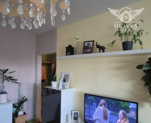 Priestranný a zrekonštruovaný 2-izbový byt s loggiou na ul. Biskupa Királya v Komárne