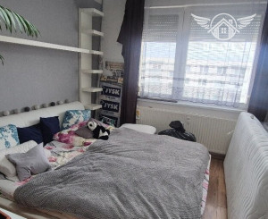 Priestranný a zrekonštruovaný 2-izbový byt s loggiou na ul. Biskupa Királya v Komárne