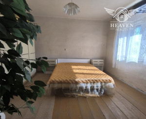 NA PREDAJ STARŠÍ 3-IZBOVÝ RODINNÝ DOM S VEĽKOU ZÁHRADOU – GBELCE