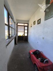 NA PREDAJ STARŠÍ 3-IZBOVÝ RODINNÝ DOM S VEĽKOU ZÁHRADOU – GBELCE