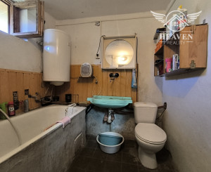 NA PREDAJ STARŠÍ 3-IZBOVÝ RODINNÝ DOM S VEĽKOU ZÁHRADOU – GBELCE