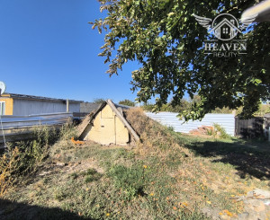 NA PREDAJ STARŠÍ 3-IZBOVÝ RODINNÝ DOM S VEĽKOU ZÁHRADOU – GBELCE