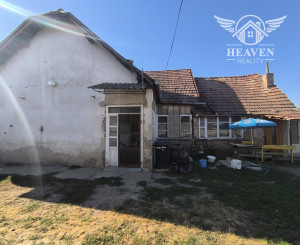 NA PREDAJ STARŠÍ 3-IZBOVÝ RODINNÝ DOM S VEĽKOU ZÁHRADOU – GBELCE