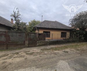 NA PREDAJ RODINNÝ DOM S VEĽKÝM POZEMKOM VO VEĽKÝCH LUDINCIACH