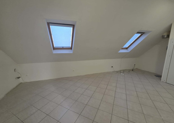 Ponúkame na prenájom 1 izbový byt v Kolárove