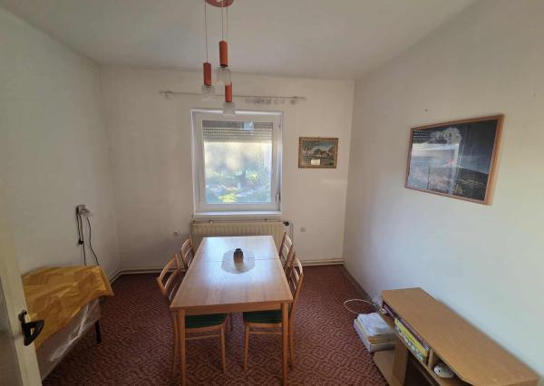 Ponúkame na predaj veľký rodinný dom v Iži