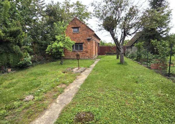 Ponúkame na predaj rodinný dom v pôvodnom stave v Kolárove vo veľmi dobrej lokalite!