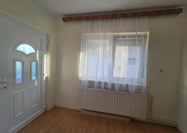 Ponúkame na predaj veľký rodinný dom v Iži