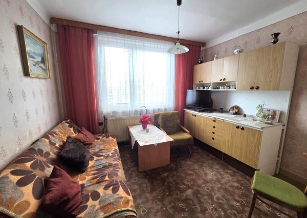 Ponúkame na predaj rodinný dom v pôvodnom stave v Kolárove vo veľmi dobrej lokalite!