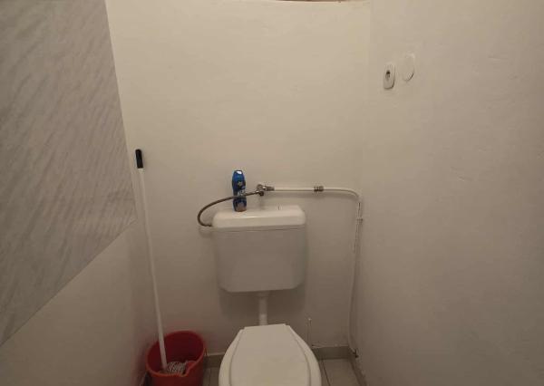 Ponúkame na predaj veľký rodinný dom v Iži