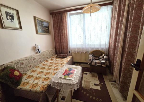 Ponúkame na predaj rodinný dom v pôvodnom stave v Kolárove vo veľmi dobrej lokalite!