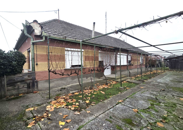 Ponúkame na predaj rodinný dom v Nededi