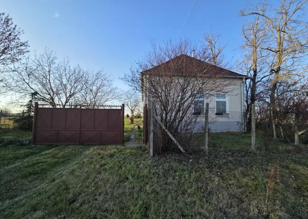 Na predaj dom na samote pri Veľkom Ostrove