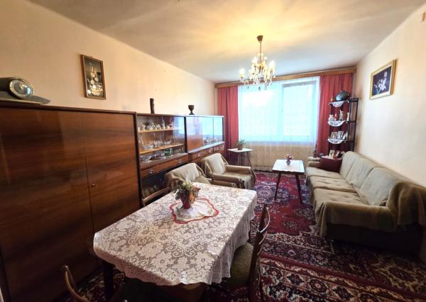 Ponúkame na predaj rodinný dom v pôvodnom stave v Kolárove vo veľmi dobrej lokalite!