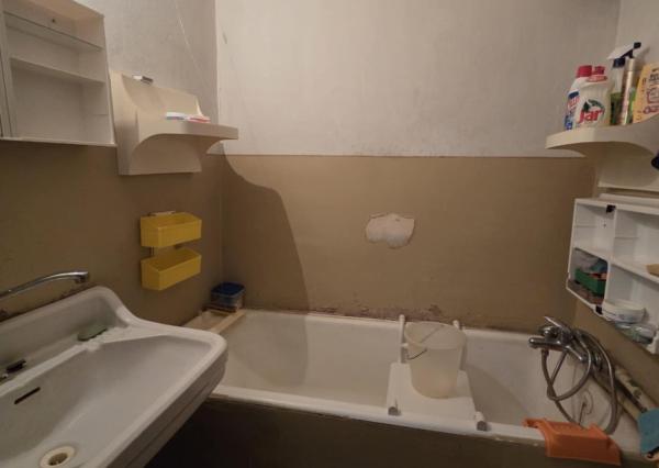 Ponúkame na predaj rodinný dom v pôvodnom stave v Kolárove vo veľmi dobrej lokalite!