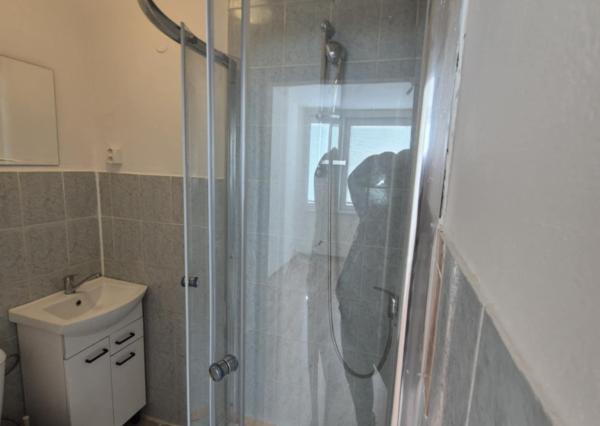 Ponúkame na prenájom prerobenú garsónku na ul. Dunajskom nábreží, v Komárne.