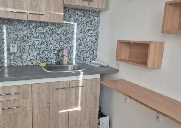 Ponúkame na predaj 1-izbový na Hviezdoslavovej ulici v Komárne