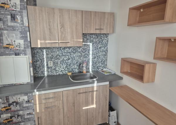 Ponúkame na predaj 1-izbový na Hviezdoslavovej ulici v Komárne