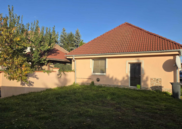 Ponúkame na predaj  rodinný dom v meste Kolárovo