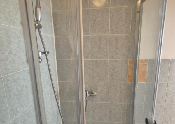 Ponúkame na predaj prerobenú garsónku na ul. Dunajskom nábreží, v Komárne.