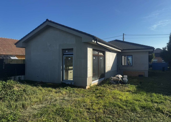 Ponúkame na predaj rodinný dom v Zemnom