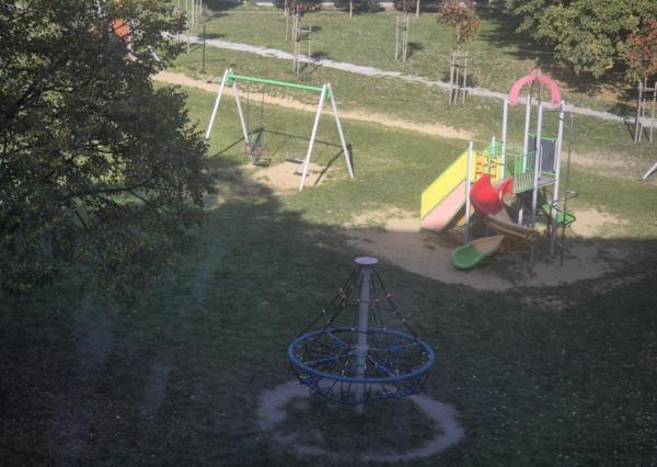 Ponúkame na predaj prerobenú garsónku na ul. Dunajskom nábreží, v Komárne.