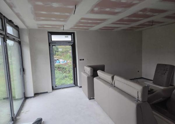 Ponúkame na predaj rodinný dom v Zemnom