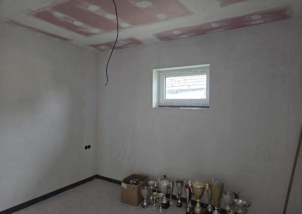 Ponúkame na predaj rodinný dom v Zemnom