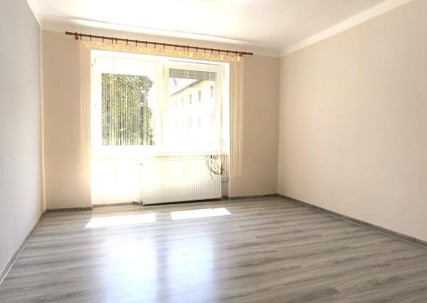 Ponúkame na prenájom 2 izbový byt v Komárne