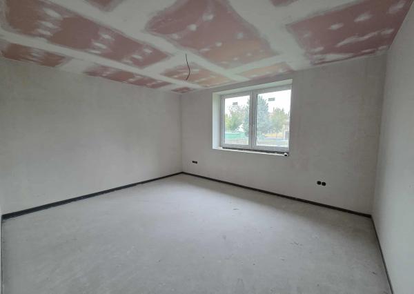 Ponúkame na predaj rodinný dom v Zemnom