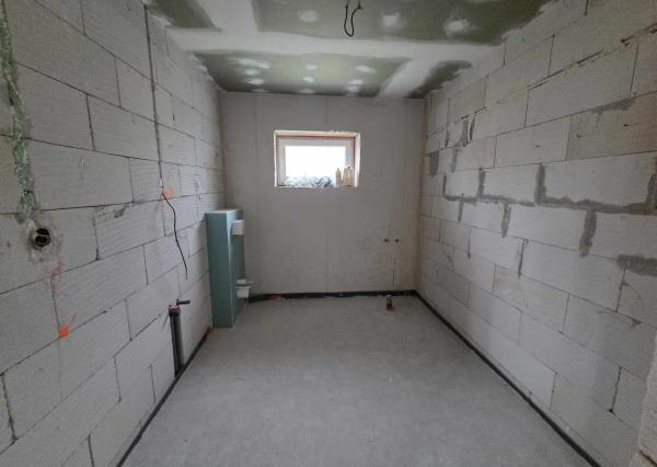 Ponúkame na predaj rodinný dom v Zemnom