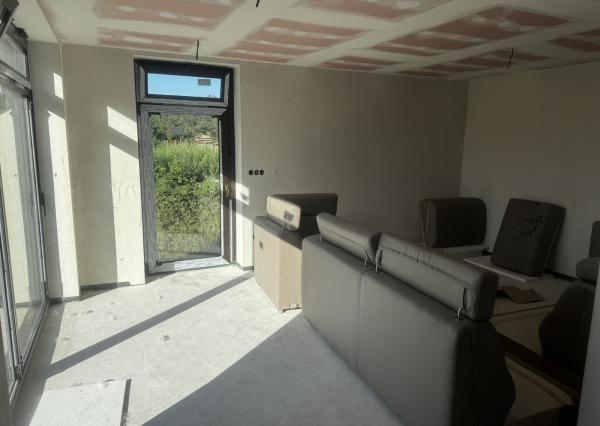 Ponúkame na predaj rodinný dom v Zemnom