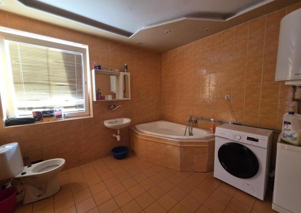 Ponúkame na predaj  rodinný dom v meste Kolárovo