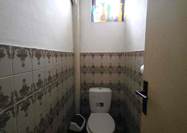 Exkluzívne ponúkame na predaj poschodový rodinný dom v tichej lokalite mesta Kolárovo.