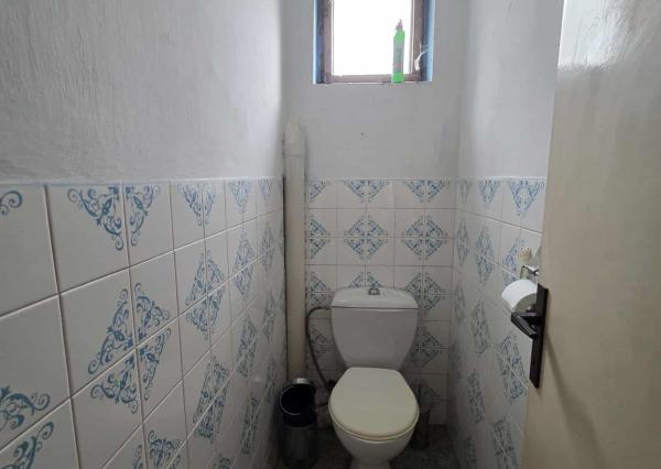 Exkluzívne ponúkame na predaj poschodový rodinný dom v tichej lokalite mesta Kolárovo.