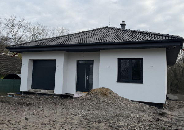 Ponúkame predaj: 4‑izbový rodinný dom – Bodza, okres Komárno.