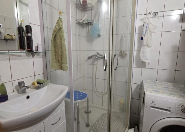 Ponúkame na predaj 2 izbový byt v centre mesta Kolárova